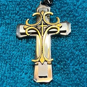 New Cross pendant with necklace